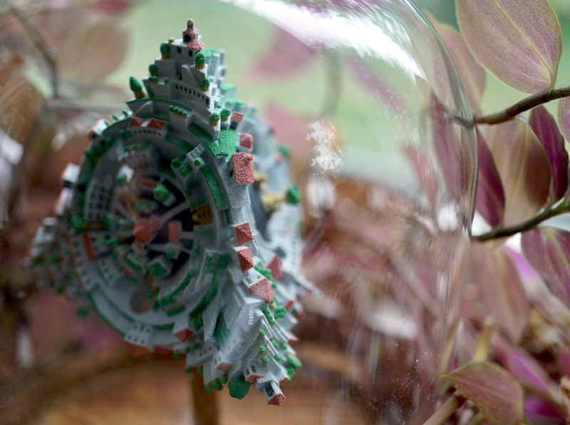 Tetrahedral Planetoid 3D print in bell jar. Novel bridge face on the left, classical palm face on the right.